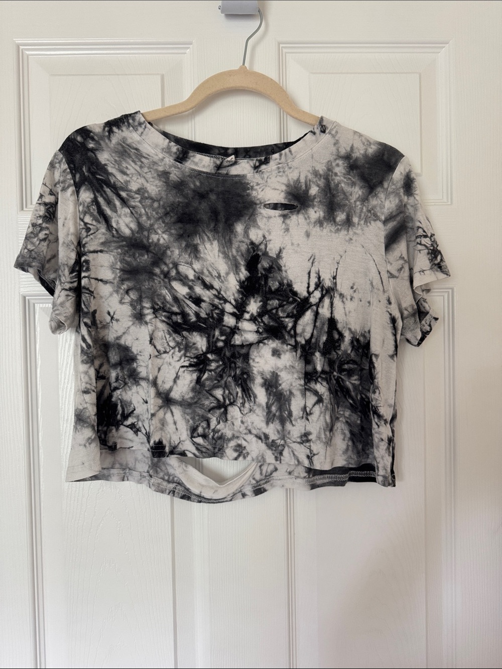 Women's Black and White Distressed Tie-Dye Short Sleeve T-shirt Size Medium